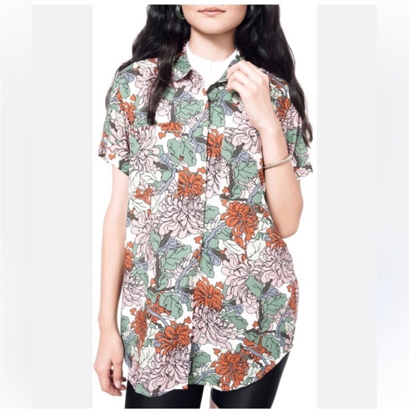 WILDFANG The Empower Short Sleeve Button-Up Shirt
Hydrangea - Picture 2 of 14